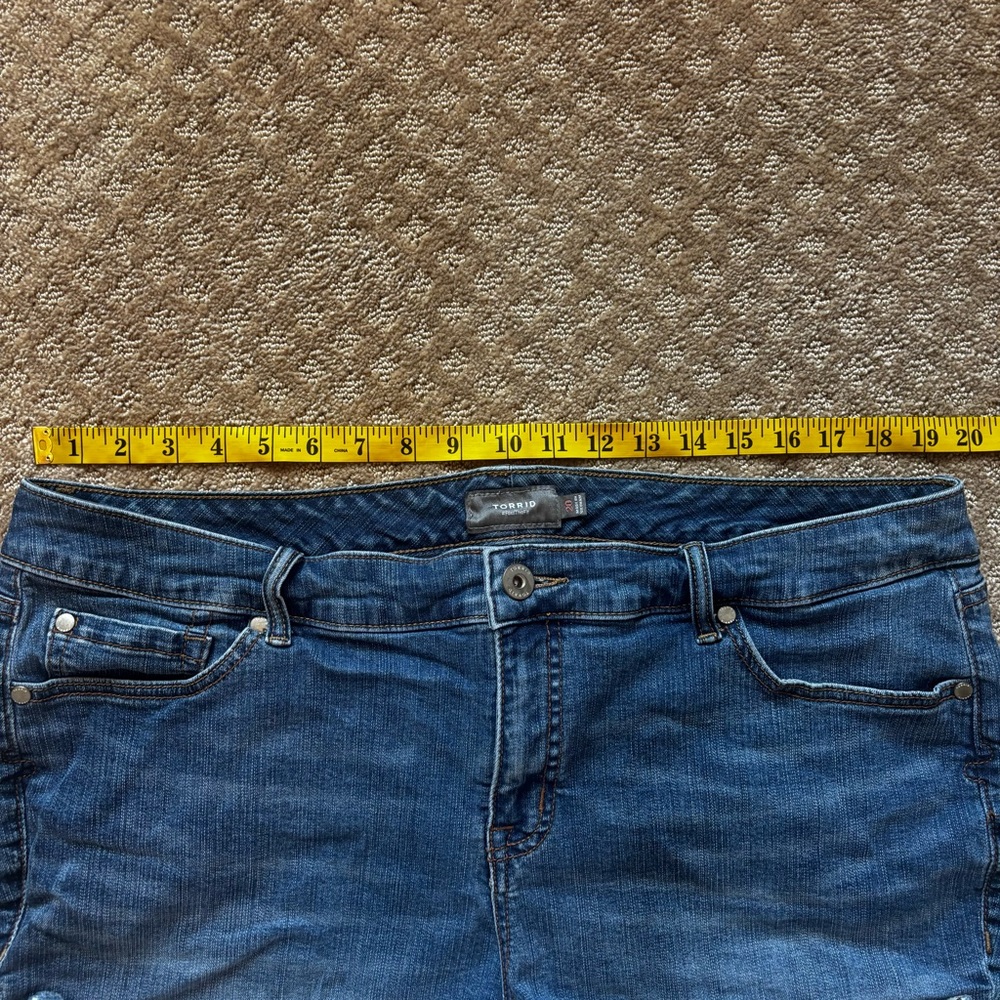 Torrid Denim Shorts size 20 - Picture 5 of 9